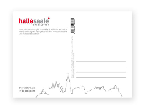 Die Postkarte „Franckesche Stiftungen“ ist eine weiße Postkarte mit dem rot-grauen „halle saale HANDELSTADT“-Logo, dem Text der Franckeschen Stiftungen, einer Skyline-Illustration, leeren Adresszeilen, einem Barcode und „#verliebtinhallle“ unten links.