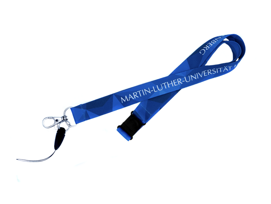 Das Schlüsselband „Martin-Luther-Universität“ ist ein blaues Schlüsselband mit geometrischen Mustern und weißem MARTIN-LUTHER-UNIVERSITÄT-Schriftzug – ideal für Schlüssel oder Ausweise, perfekt für Studierende der Universität Halle oder als Souvenir der Tourist-Information Halle.