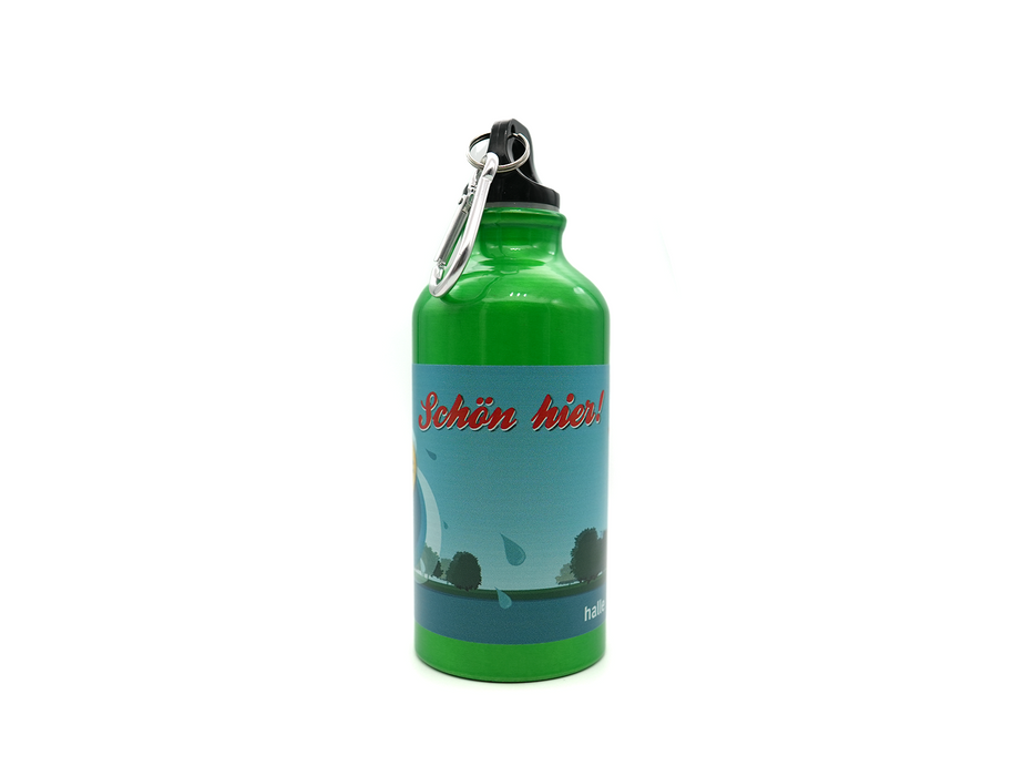 Treue Begleiterin für die Kleinen Die Trinkflasche mit den beiden Rentieren Finni & Rudi ist der perfekte Begleiter beim Wandertag, beim Sport oder in Kindergarten und Schule. Mit dem Namensfeld und dem farbig abgesetzen Karabinerhaken geht sie weder am Rucksack noch an der Gürtelschlaufe verloren.
