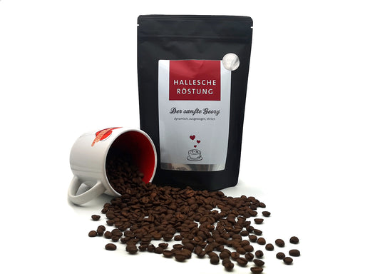 Dynamisch, ausgewogen, ehrlich Schonend und von Hand in der halleschen Kaffeerösterei Roy geröstet, sorgt „der Sanfte Georg“ für einen entspannten Start in den Tag. Erhältlich gemahlen oder als ganze Bohne.