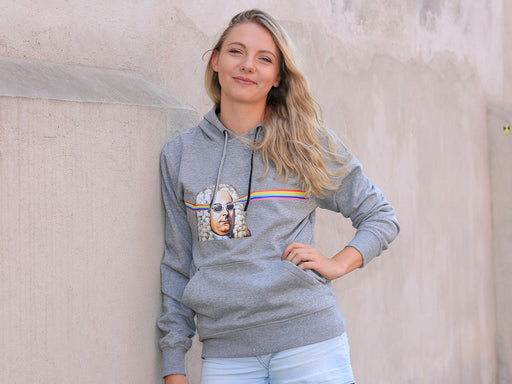 Händel hätt´s getragen! Der Kapuzenpullover mit Graffiti-Händel ist nicht nur lässig und bequem sondern auch kuschelweich und gemütlich. Die aufgenähte Känguruh-Tasche hält außerdem die Hände schön warm, wenn es kalt wird.