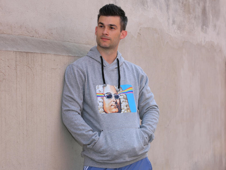 Händel hätt´s getragen! Der Kapuzenpullover mit dem leuchtenden Graffiti-Händel-Motiv ist nicht nur lässig und bequem sondern auch kuschelweich und gemütlich