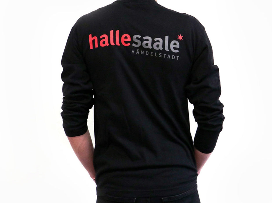 Einfach anziehend! Dass ein schöner Rücken entzücken kann, beweist unser bequemes Longsleeve, mit dem ihr die Händelstadt immer dabei habt und zum Sympathieträger werdet. Immer und überall!