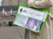 Alles im Griff mit deiner Bib-Tasche!

Mit deiner neuen Tasche kannst du alles, was du zum Lernen und Verweilen in der Bibliothek brauchst, mitnehmen. Denn normalerweise gilt für Taschen: draußen bleiben!&nbsp;Ausnahme: Die Tasche ist transparent und der Inhalt gut zu erkennen - so wie mit dieser Bib-Tasche.&nbsp;