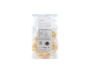 Eine durchsichtige Plastiktüte mit Halleschen Schnongse – Salzbonbons „7-Kräuter“, runden gelben veganen Bonbons mit 7 Kräutern. Einzeln verpackt, mit weißem Etikett mit Nährwertangaben, Zutaten und 90-g-Gewicht.