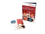 Abgebildet sind zwei Hefte: das stehende Mitmachheft „Finni & Rudi“ inkl. Magnet, das Comic-Rentiere in einem festlichen Wohnzimmer zeigt, und ein offenes, flach liegendes Heft mit illustriertem, weihnachtlichem Innenteil.