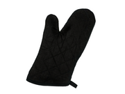 Ein einzelner schwarzer gesteppter Ofenhandschuh mit Rautenmuster und Daumenteil liegt flach auf weißem Hintergrund, verfügt über Wärmeschutz und eine Aufhängeschlaufe an der Manschette.