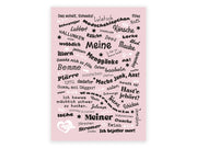 Rosa Poster mit einer Collage aus halleschen Dialekt-Ausdrücken in verschiedenen schwarzen Schriftarten. Zu sehen sind Begriffe wie „Meine“, „Modschekiepchen“, „Bemme“, „Hallunken“ und Redewendungen wie „Hast’e jehört?“