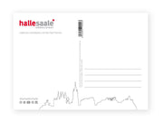 Die Postkarte „Hallescher Weihnachtsmarkt“ zeigt eine minimalistische Stadtsilhouette mit der Aufschrift Hallescher Marktplatz mit den fünf Türmen, mit Halle (Saale) HÄNDELSTADT in kräftigem Rot/Grau oben links und Adresszeilen sowie Hashtags für den Weihnachtsmarkt.