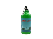 Treue Begleiterin für die Kleinen Die Trinkflasche mit den beiden Rentieren Finni &amp; Rudi ist der perfekte Begleiter beim Wandertag, beim Sport oder in Kindergarten und Schule. Mit dem Namensfeld und dem farbig abgesetzen Karabinerhaken geht sie weder am Rucksack noch an der Gürtelschlaufe verloren.