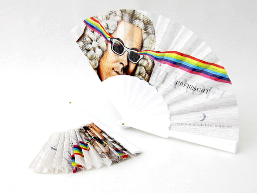 Händel zum Wedeln Für die frischeste Gesichtsbewedelung bei sommerlichen Konzerten sorgt der handliche Klappfächer, der in jedem Fall auch noch ein Blickfang ist.