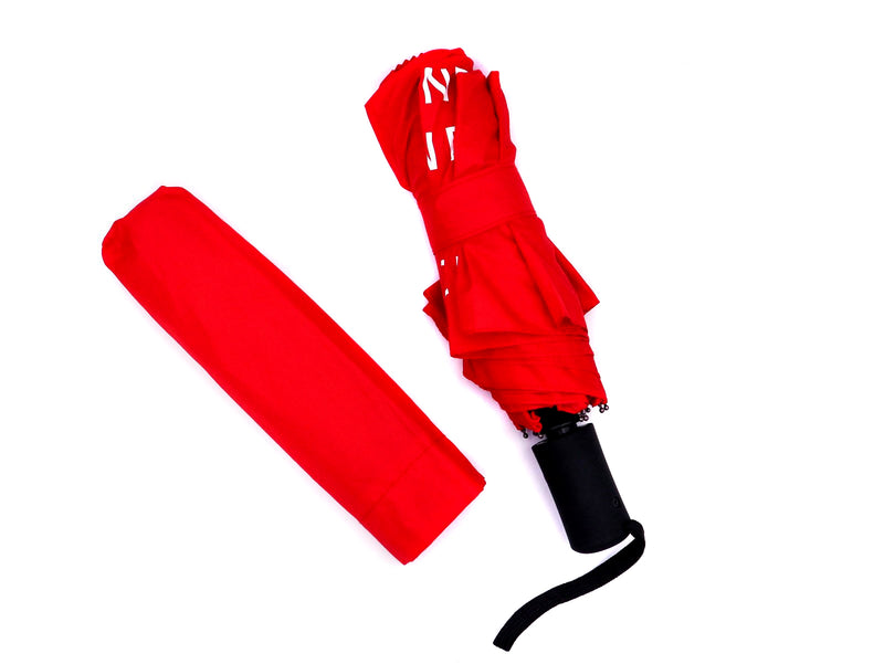Auf den handlichen Taschenschirm ist immer Verlass. Mit seinem kleinen Packmaß von nur 28 cm findet der kleine Bruder unseres Stockschirms nahezu in jeder Tasche (s)einen Platz und ist damit der perfekte Begleiter zu jedem Anlass. 
