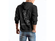 Eine Klamotte sollte nicht nur trendig, sondern auch angenehm und bequem sein. Genau so ist unser super weicher, qualitativ hochwertiger Recycled Unisex Sweat Hoodie. Hast Du ihn erst einmal an, so willst du ihn nicht wieder ausziehen.